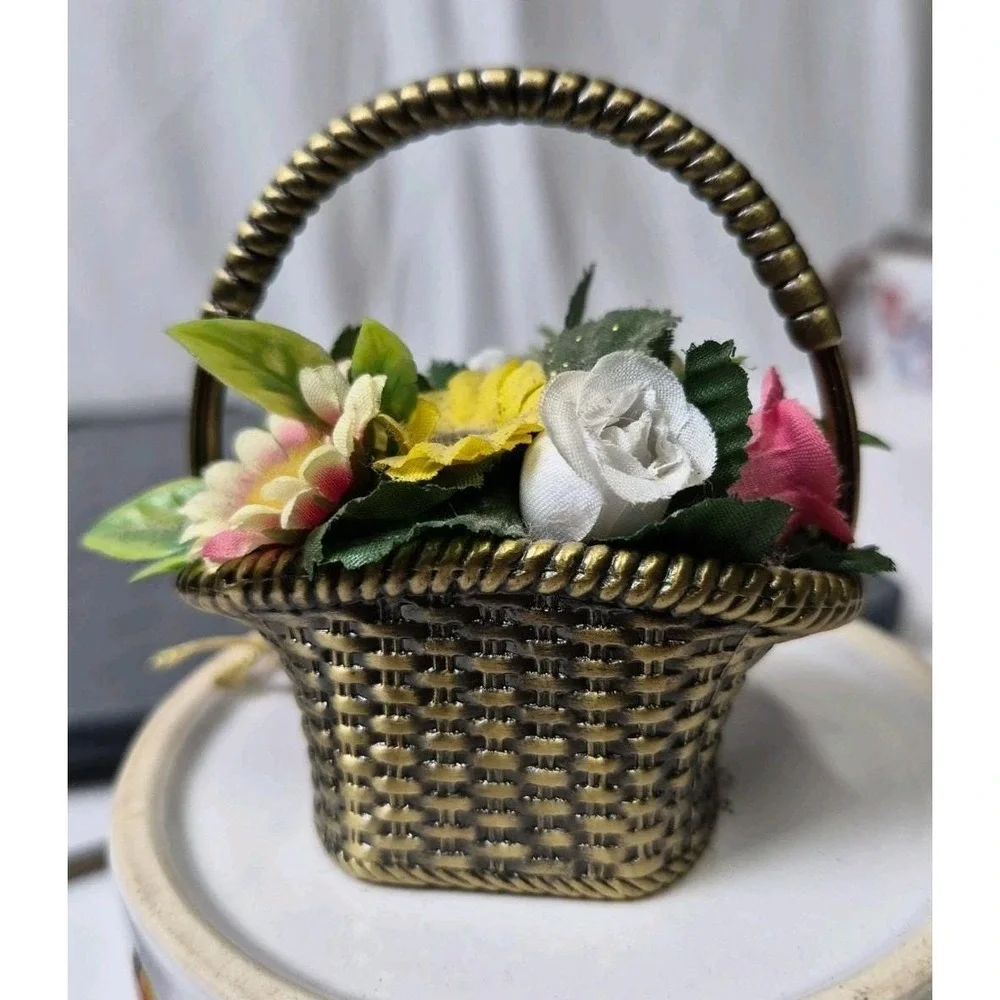 Vintage Waterbury Clock Co Timex Mini Flower Basket Clock Quartz Brass Figurine